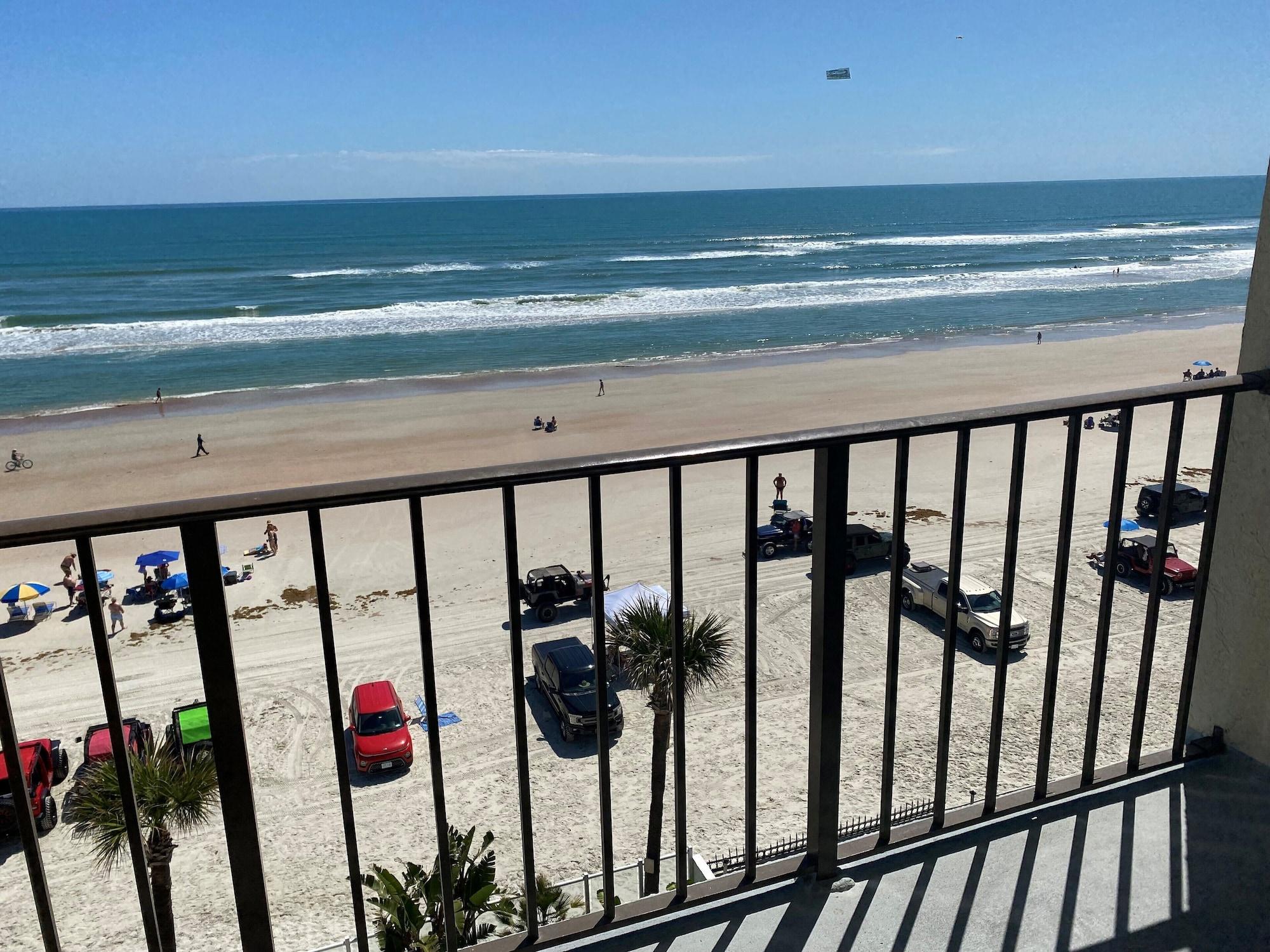 Days By Wyndham Daytona Oceanfront Hotel