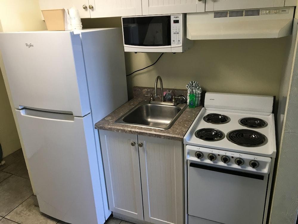 Days By Wyndham Daytona Oceanfront Hotel